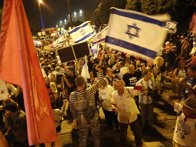 İsrail'de Netenyahu'nun Gidişi Gösterilerle Kutlandı!