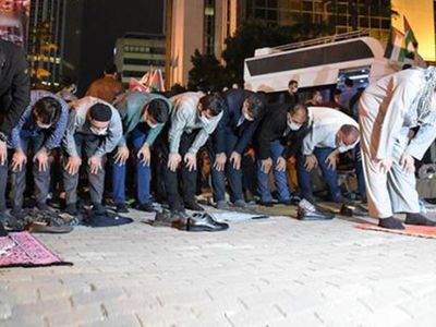 İsrail’in İstanbul Başkonsolosluğu Önünde Namaz Kılındı