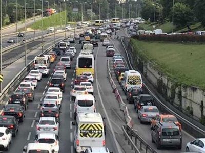 İstanbul 27 Eylül Pazartesi Gününe Yoğun Trafikle Başladı