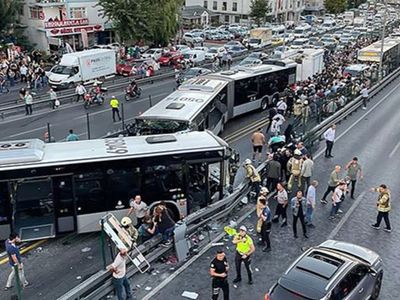İstanbul’da trafik mağduriyeti: İETT otobüsleri kaza yaptı, trafik kilitlendi!