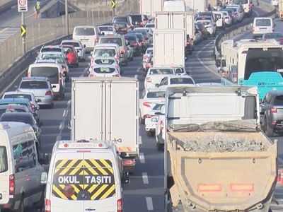 İstanbul'da Trafik Tam Kapanma Dinlemedi: Vatandaşlar İsyanda