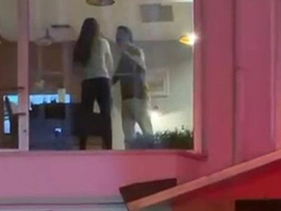 İstanbul'daki Hastanede Zor Anlar: Yanındaki Kadını Azarladı, Tokat Attı!