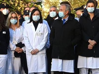 İtalya’da Aşı Olmak İsteyenler Ayaklandı!