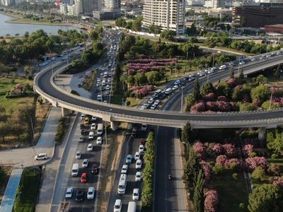 İzmir'de İşleri Güçleri Heykel Olan Başkan Tunç Soyer, Kavşak Yapacaktı Vazgeçti