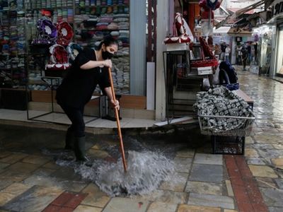 İzmirliler Yine Mağdur! Sağanak Yağış Su Baskınlarını Beraberinde Getirdi