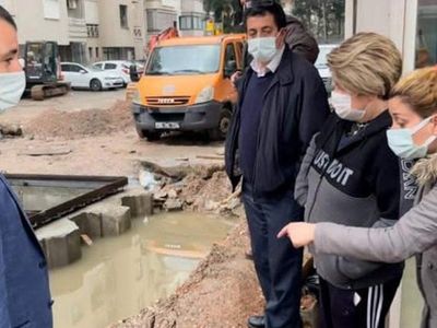 İzmirlilerden Belediyeye Foseptik Çukuru Tepkisi