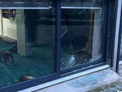 Kadıköy’de çirkin olay: Kur’an kursunun camını tekmeleyip küfürler savurdu