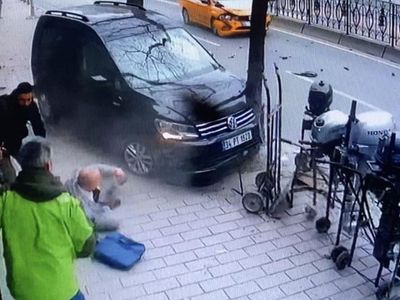 Karaköy’de Korku Dolu Anlar: Yayaların İçine Daldı