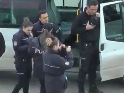 Kavga İhbarına Giden Polislere Öğrencilerden Sürpriz