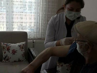 Kayseri’de Aşı Olan Mehmet Amca Cumhurbaşkanına Şiir Yazdı