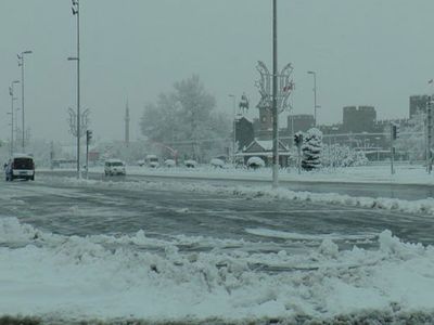Kayseri’de İlkbaharda Yağan Karla Kaplanan Sokaklar Beyaza Büründü