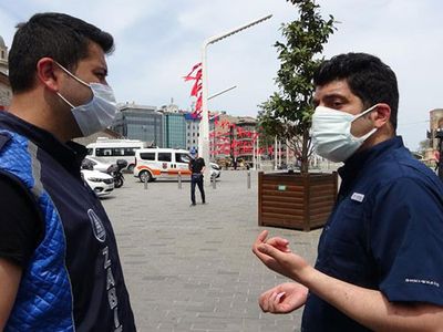 Kısıtlamayı İhlal Eden İranlı, Ceza Yazan Polise İtiraz Etti