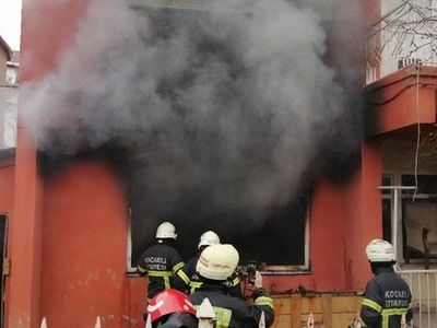 Kocaeli’nde Elinde Sigarayla Uyuyan Adam Yangına Sebep Oldu