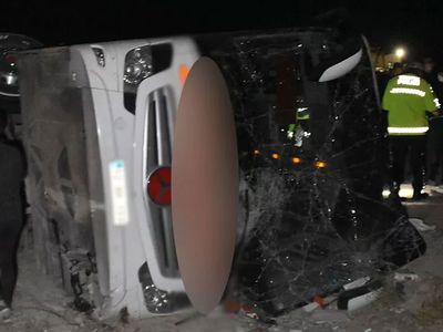 Konya'da Yolcu Otobüsü Devrildi: 1'i Ağır 14 Kişi Yaralandı