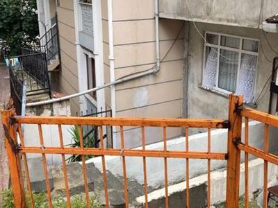 Kötü Kokudan Şüphelenen Ev sahibi Eve Girince Gördükleri Karşısında Donup Kaldı!