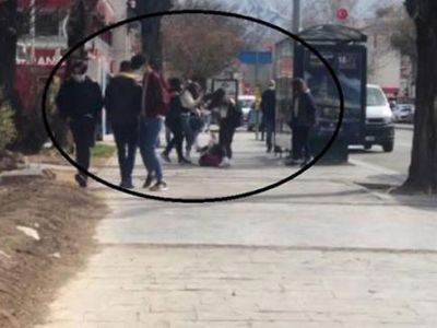 Liseli Kızlar Sokak Ortasında Birbirine Girdi