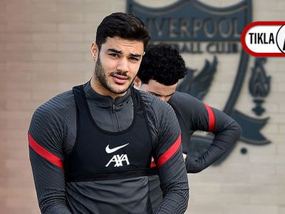 Liverpool Antrenmanında Ozan Kabak Mane'ye Çalımı