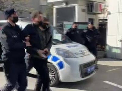 Markette Maske Takmayan Müşteri Uyarıda Bulunan Çalışanları Silahla Tehdit Etti