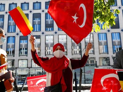 NATO Liderler Zirvesi İçin Brüksel'e Giden Cumhurbaşkanı Erdoğan'a Sevgi Gösterisi