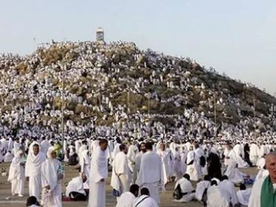 Milyonlarca Hacı adayı Arafat’ta bir araya geldi