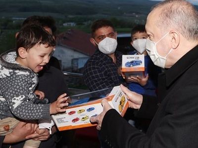 Minikler Mutlu! 'Tayyip Dedeleri' Yüzlerini Güldürdü