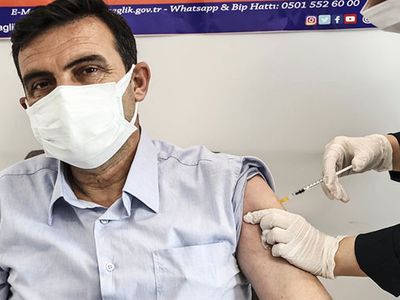 Muhtarlara İlk Doz Koronavirüs Aşısı Yapılmaya Başlandı