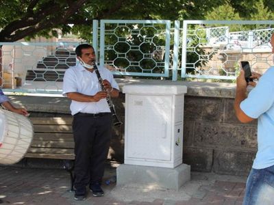 Nevşehir'de İki Kere İhanete Uğradığı Eşinden Boşanan Adam Kutlama Yaptı
