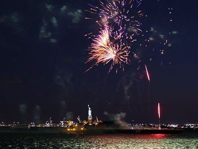 New York’ta Koronavirüs Kısıtlamaları Kaldırıldı! Havai Fişekli Kutlama Yapıldı