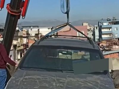 Oto Hırsızları, Çaldıkları Cipi Binanın Çatısına Çıkarmışlar