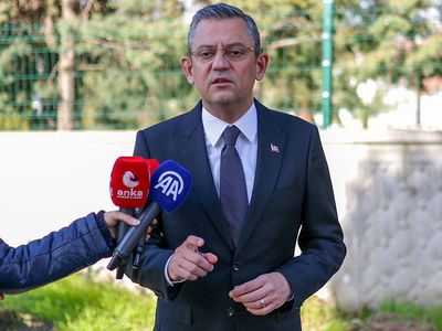 Özgür Özel Tayyip Bey'e oy var mı dedi: Kalabalığın dediği herkesi şoke etti