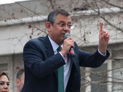 Özgür Özel'den Ramazan ayı gafı: Mitingdekiler neye uğradığını şaşırdı