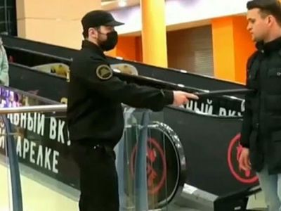 Rusya'da Maske Kullanmayanlara 'Dayak' Şakası