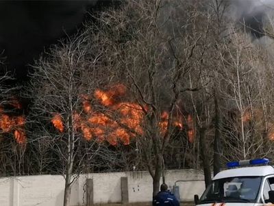 Rusya'da Tarihi Fabrikada Korkutan Yangın
