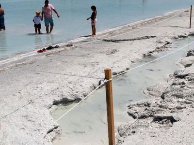 Salda Gölü'ndeki Doğaya Zarar Veren Çamur Çukurları Kapandı