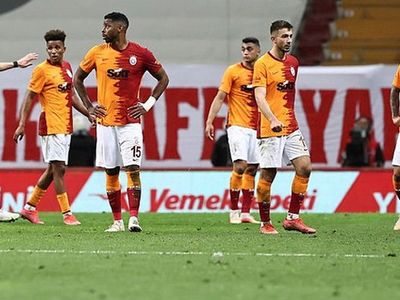 Sarı- Kırmızılı Takım 4 Oyuncuyla Vedalaştı
