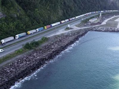 Sarp Sınır Kapısı’nda 15 Kilometrelik Tır Kuyruğu