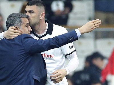 Şenol Güneş: Burak Yılmaz Beşiktaşlı