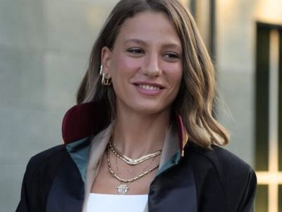 Serenay Sarıkaya'nın başrol oynadığı Netflix'in yeni Türk dizisi ''Kimler Geldi Kimler Geçti''nin ilk fragmanı yayınlandı!