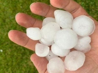 Silivri'de Ceviz Büyüklüğünde Dolu Yağdı