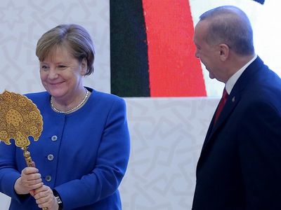Siz Bir De Onu Erdoğan'dan Hediye Alırken Görün!