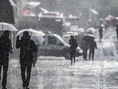 Son Dakika! İstanbul Sağanağa Teslim Oldu! Yollar Göle Döndü, Evleri Su Bastı