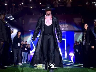 Sosyal medyada gündem oldu: Al Nassr-Al Hilal maçı öncesinde sahaya Undertaker çıktı