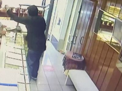 Sultanbeyli'de Kuyumcu Dükkanına Biber Gazlı Gasp! Kuyumcu Neye Uğradığını Şaşırdı