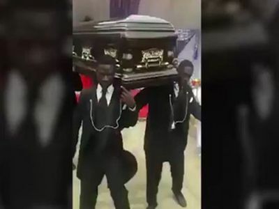 Cenaze Töreninde Tabutla Dans Eden Afrikalılar