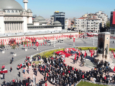 Taksim Meydanı'nda 19 Mayıs Töreni Düzenlendi