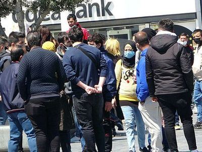 Taksim’de Satıcılar ile Turistler Kavga Etti