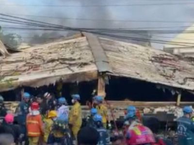 Tayland'da Yanan 5 Katlı Bina Çöktü