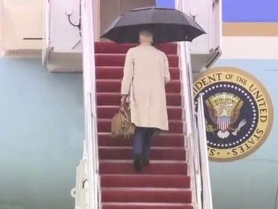 Taze Başkan Joe Biden Uçağa Binemiyor!