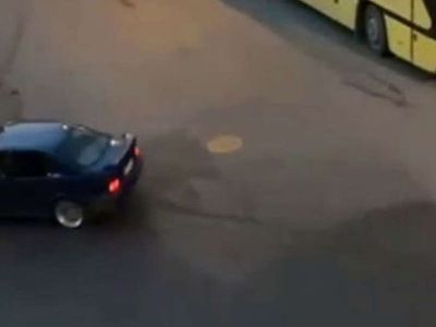 Trafikte Drift Yapan Adamın Ehliyetine El Konuldu: İşte O Anlar