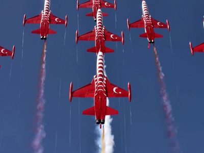 Türk Yıldızları’ndan nefes kesen gösteri: Azerbaycan TEKNOFEST etkinliği AKINCI TİHA tarafından kaydedildi